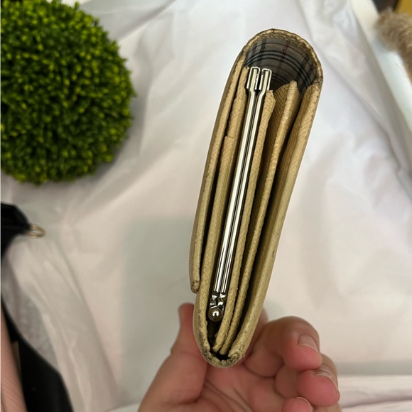 Authentic Buberry leather wallet - Picture 10 of 13